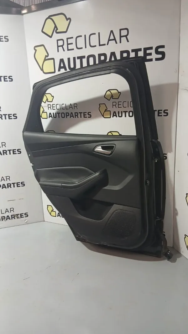 Puerta Trasera Izquierda Ford Focus 3