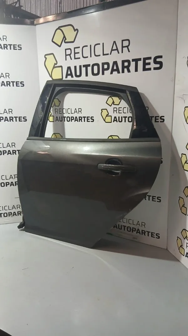 Puerta Trasera Izquierda Ford Focus 3