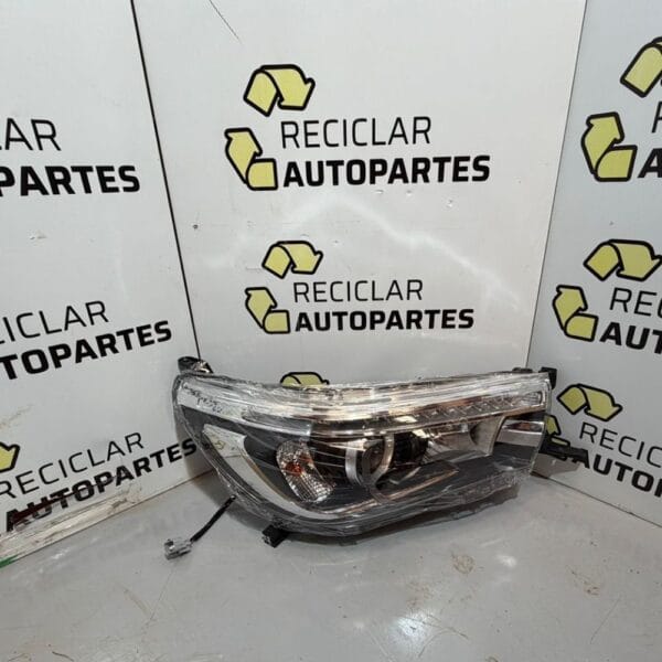 Óptica Derecha Toyota Hilux 2.4-2.8 REVO (2016-2019) c/ Lupa HID y Motor Eléctrico
