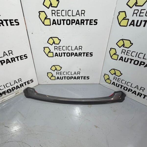 Moldura de Capot Gris Toyota Hilux 2.4 / 2.8 (2021) -