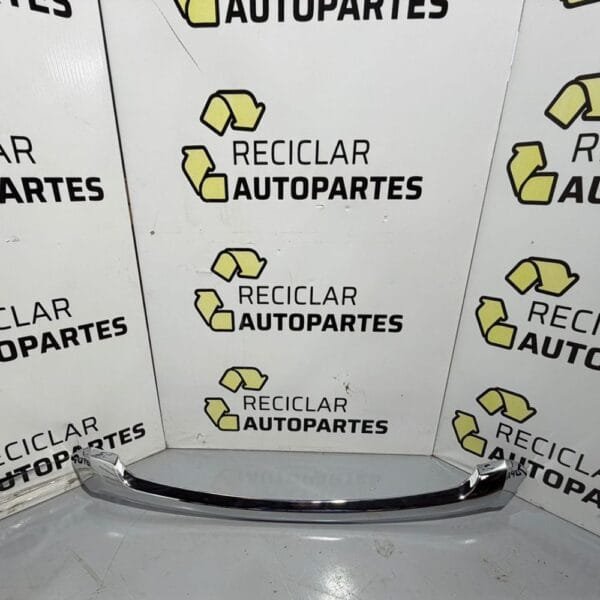 Moldura de Capot Cromada Toyota Hilux 2.4 / 2.8 (2021)