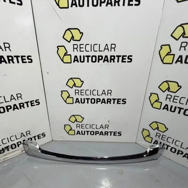 2 Moldura de Capot Cromada Toyota Hilux 2.4 / 2.8 (2021)