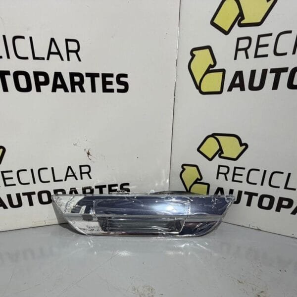 2 Manija de Portón Cromada con Hueco para Cámara Toyota Hilux (2016-2026)