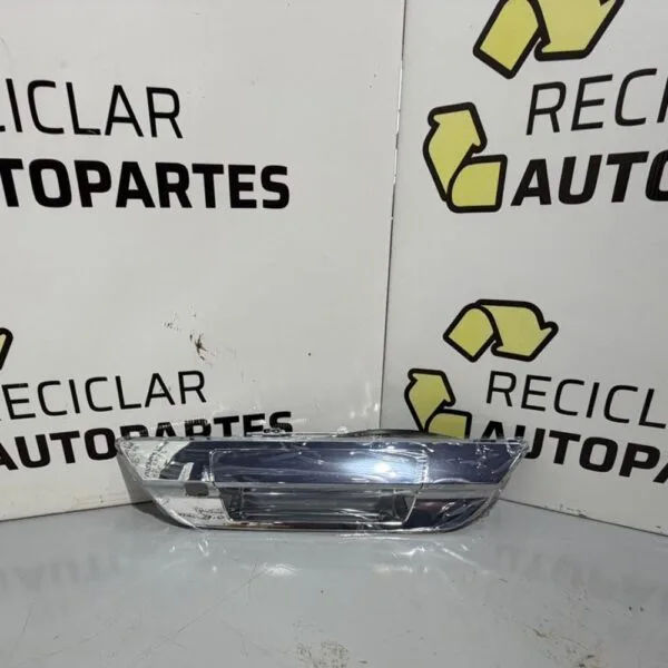 2 Manija de Portón Cromada con Hueco para Cámara Toyota Hilux (2016-2026)