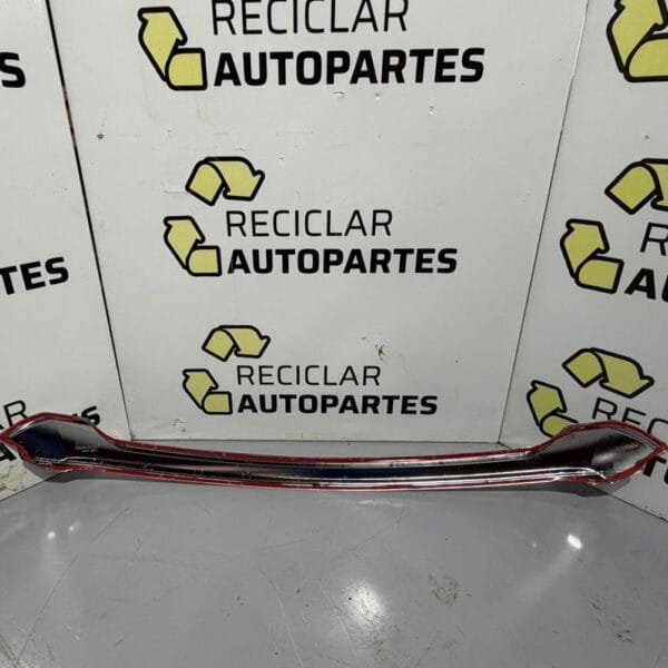 Moldura de Capot Cromada Toyota Hilux 2.4 / 2.8 (2021)