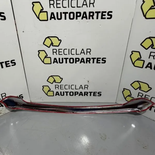 3 Moldura de Capot Cromada Toyota Hilux 2.4 / 2.8 (2021)