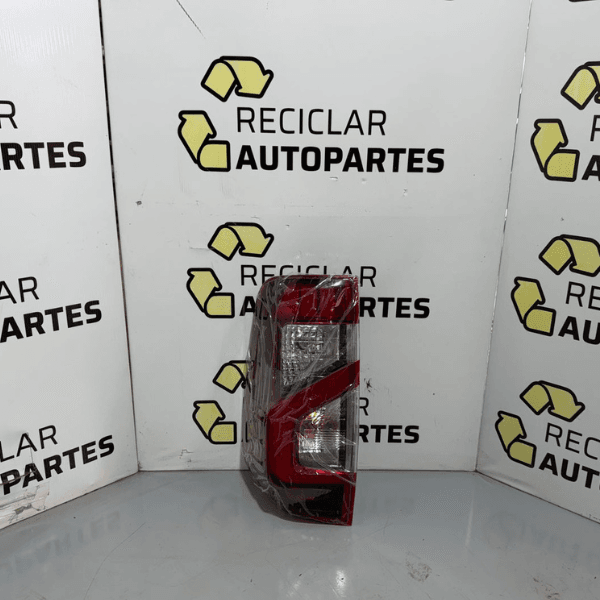 Faro Trasero Derecho Nissan Frontier / Navara (Modelos 2022+) - Calidad Original