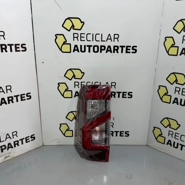 Faro Trasero Derecho Nissan Frontier / Navara (Modelos 2022+) - Calidad Original