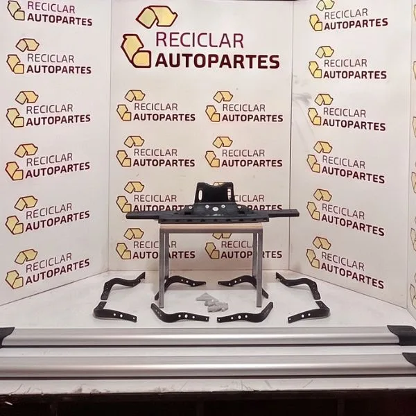 Juego de Estribos Laterales con Soportes Toyota Hilux (2005 - 2015)