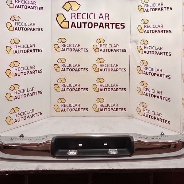 Paragolpe Trasero Recto con Soportes Toyota Hilux (2012 - 2015)