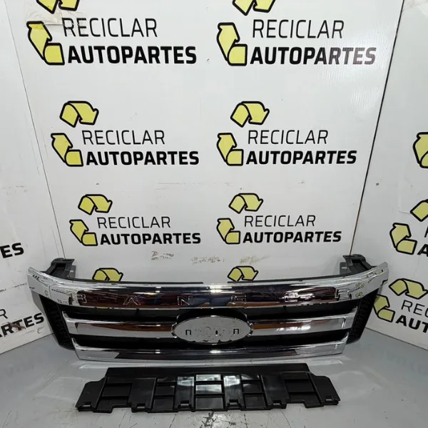 Parrilla Central Cromada Ford Ranger (Modelos 2012 - 2016)