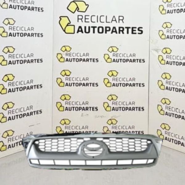 Parrilla Central Cromada Toyota Hilux (Modelos 2009 - 2012)