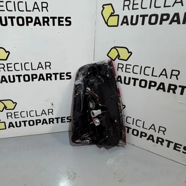Faro Trasero Izquierdo Nissan Frontier / Navara (Modelos 2022+) - Calidad Original