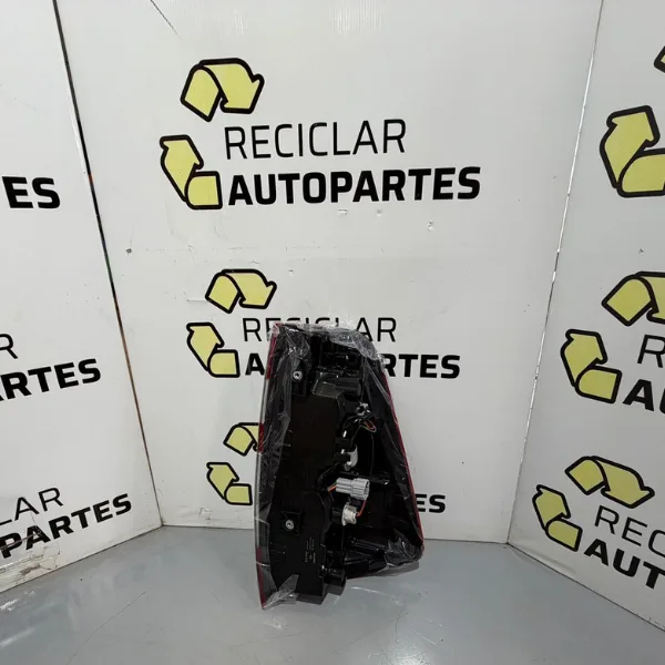 Faro Trasero Derecho Nissan Frontier / Navara (Modelos 2022+) - Calidad Original