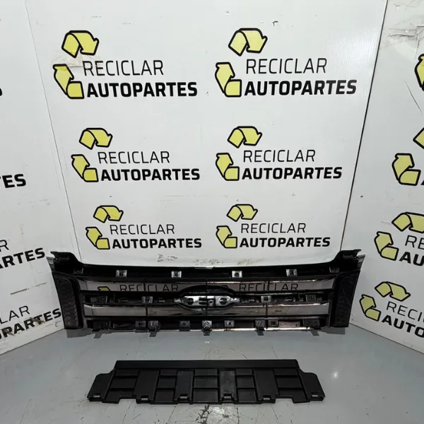 Parrilla Central Cromada Ford Ranger (Modelos 2012 - 2016)