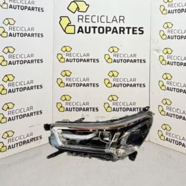 Óptica Toyota Hilux SRX 2022-2026 Cromada con Lupa Izquierda