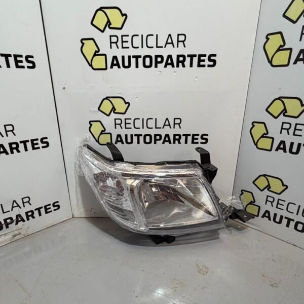 Óptica Toyota Hilux Izquierda 2012-2015 CROMADA