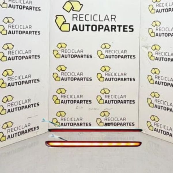 Faro Trasero Stop Freno Toyota Hilux 2016-2026