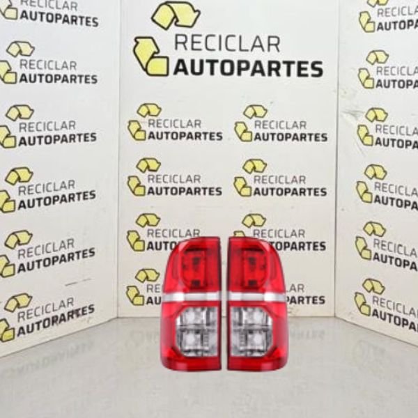 Faro Trasero Derecho Toyota Hilux  2012-2015