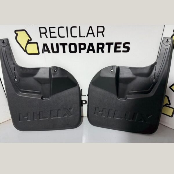 Juego Guardafango Toyota Hilux 2005-2015
