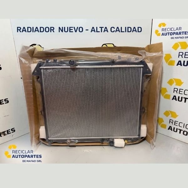 28104... Radiador de Agua Toyota Hilux 2.5-3.0 AT 2005-2015