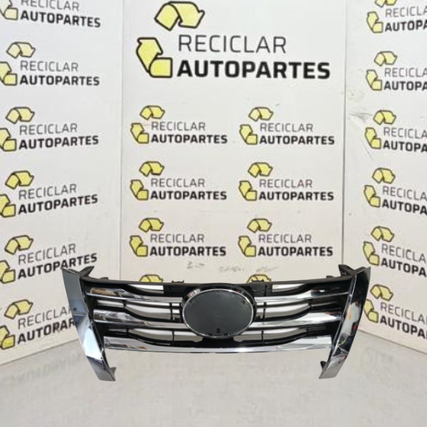 Parrilla Central Cromada Toyota Hilux SW4 2016-2019