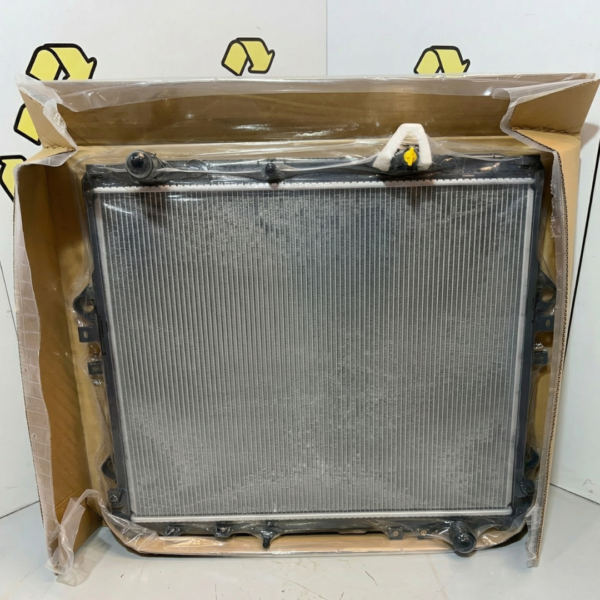 3 Radiador de Agua Toyota Hilux 2.4-2.8 AT 2016+