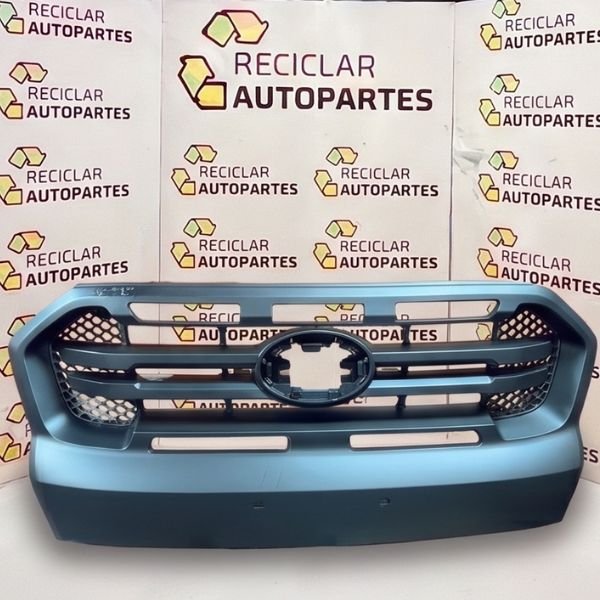 Parrilla Central Toyota Hilux Gris 2022-2026